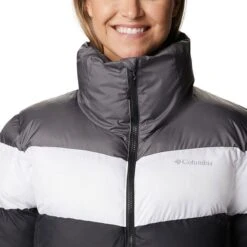 Columbia Women's Puffect™ Colourblock Jacket Black / White / City Grey -Araeom Shop 1955101 010 a2 presethigh res jpeg 300 dpi