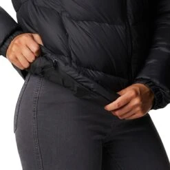 Columbia Women's Puffect™ Colourblock Jacket Black / White / City Grey -Araeom Shop 1955101 010 a4 presethigh res jpeg 300 dpi